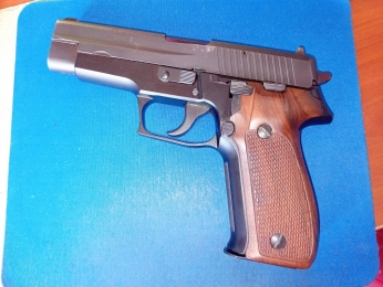 SIG SAUER P226 9X19 (9MM LUGER)