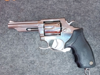 TAURUS MO 82 S 38 SPECIAL